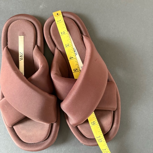 ZARA Quilted Puffy Brown Sandals Minimal Flat Crossover Open Toe 36 - Picture 6 of 6
